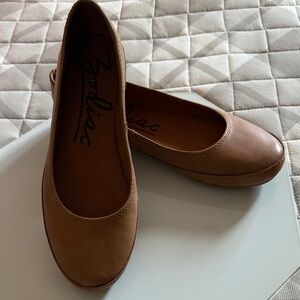 Zodiac Women's Leather Tan Flats